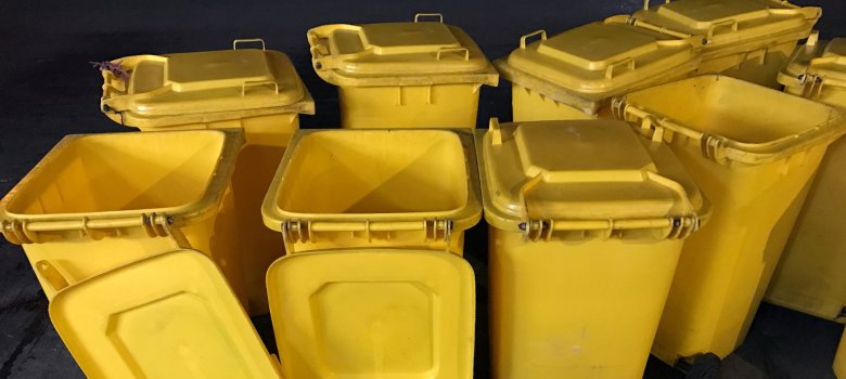 Gelbe Tonne Ansammlung von gelben Tonnen