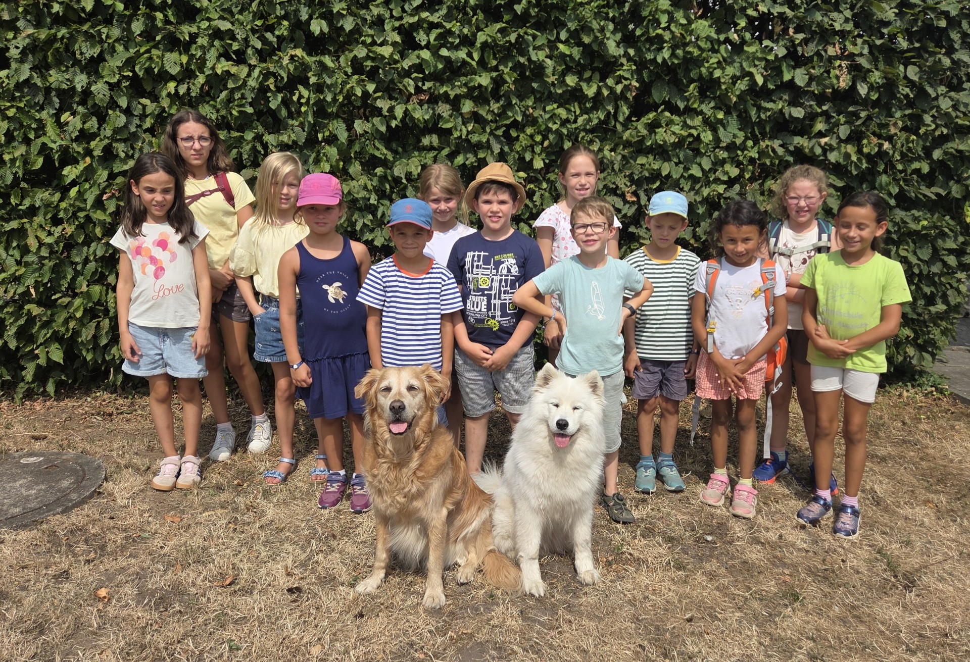 Gemeinsam mit den Hunden Nala und Malou erlebten die Mädchen und Jungen spannende „Abenteuer auf vier Pfoten“. Das Angebot im Rahmen des Sommerferienprogramms kam bei den Kindern so gut an, dass es bereits in den Herbstferien eine Neuauflage geben wird