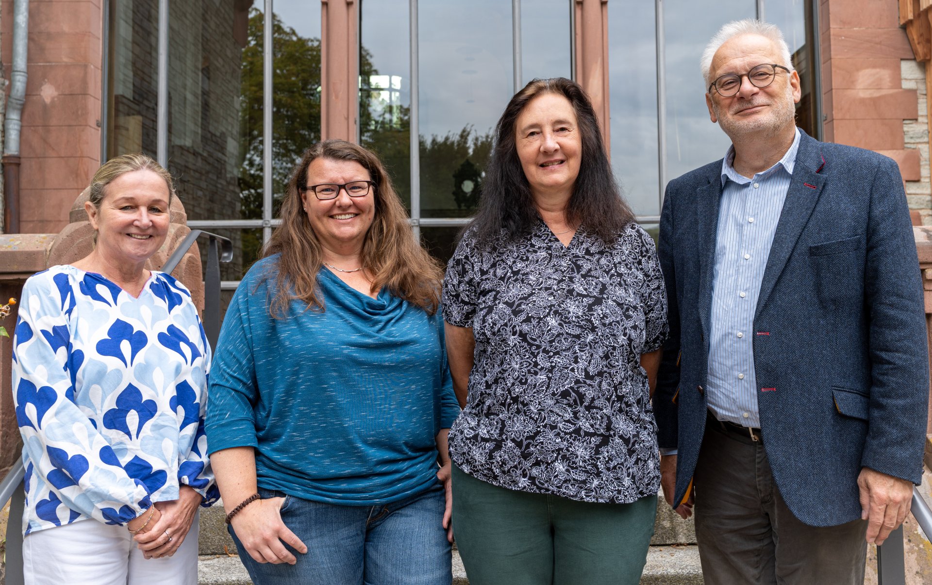 Seniorenbeauftragte Seit Anfang Oktober ist Carmen Janton (2.v.re.) Kronbergs neue ehrenamtliche Seniorenbeauftragte. Bürgermeister Christoph König (re.) wie auch Britta Markloff und Annika Carstens vom städtischen Fachbereich „Soziales“ (v.li.) freuen sich, dass das Senioren-Netzwerk in Kronberg mit Carmen Janton eine weitere wichtige Stütze zurückgewonnen hat.