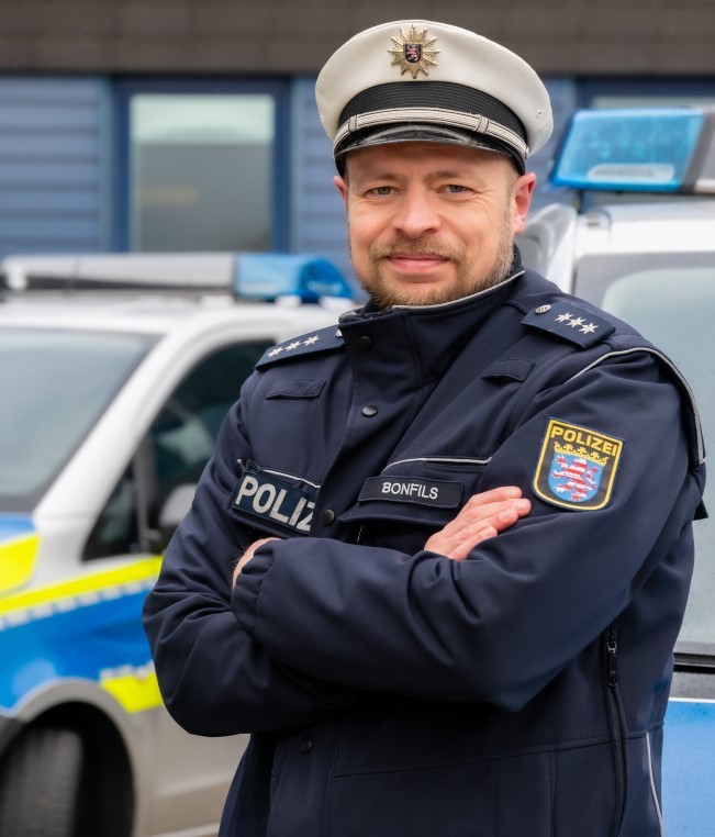 Polizeihauptkommissar Bonfils bietet als Schutzmann vor Ort Sprechstunden im Kronberger Bürgerbüro an. Polizeihauptkommissar Bonfils bietet als Schutzmann vor Ort Sprechstunden im Kronberger Bürgerbüro an.