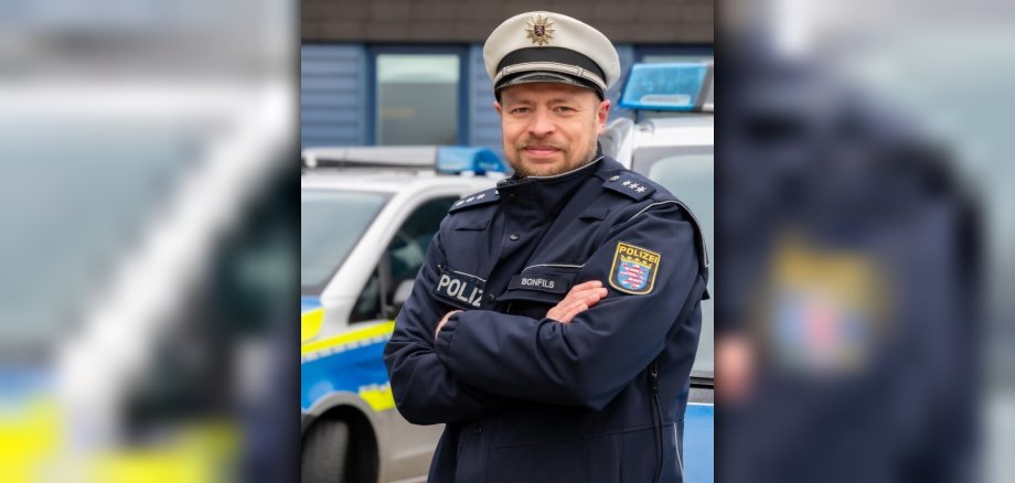 Polizeihauptkommissar Bonfils bietet als Schutzmann vor Ort Sprechstunden im Kronberger Bürgerbüro an. Polizeihauptkommissar Bonfils bietet als Schutzmann vor Ort Sprechstunden im Kronberger Bürgerbüro an.