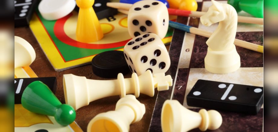 Spielsteine Würfel, Schachfiguren, Spielsteine