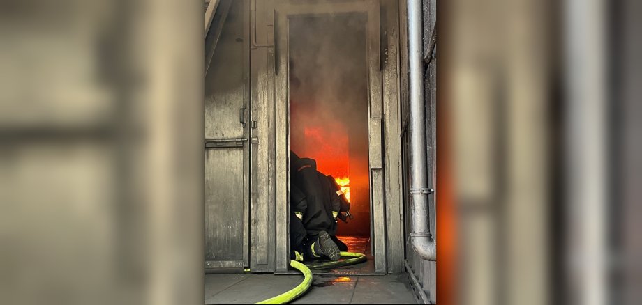 Im mobilen Brandübungscontainer können die Einsatzkräfte der Freiwilligen Feuerwehren unter Extrembedingungen für den Ernstfall trainieren.