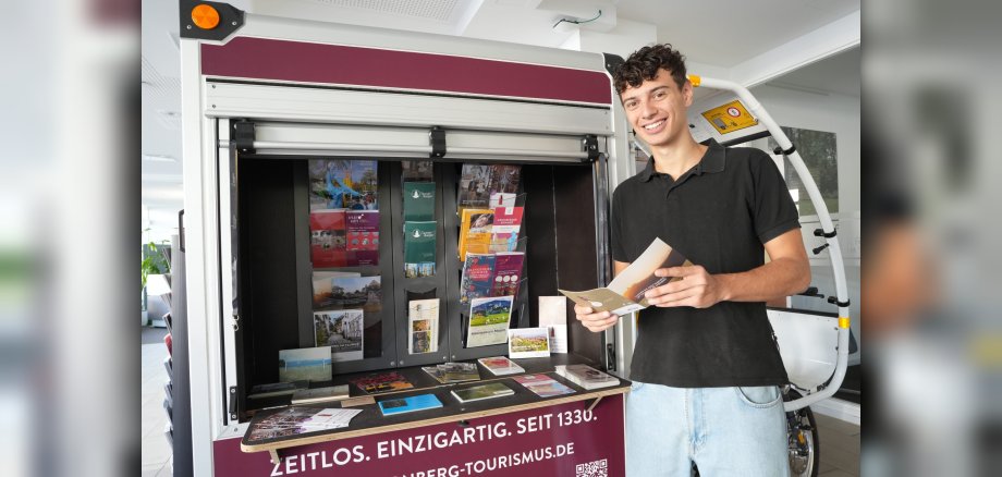 Für drei Wochen ist Davide Scalabroni in Kronberg zu Gast, um hier ein Praktikum in der Tourist-Info zu durchlaufen und seine Deutschkenntnisse zu verbessern. Beides macht dem jungen Mann aus Kronbergs Partnerstadt Porto Recanati augenscheinlich Spaß.
