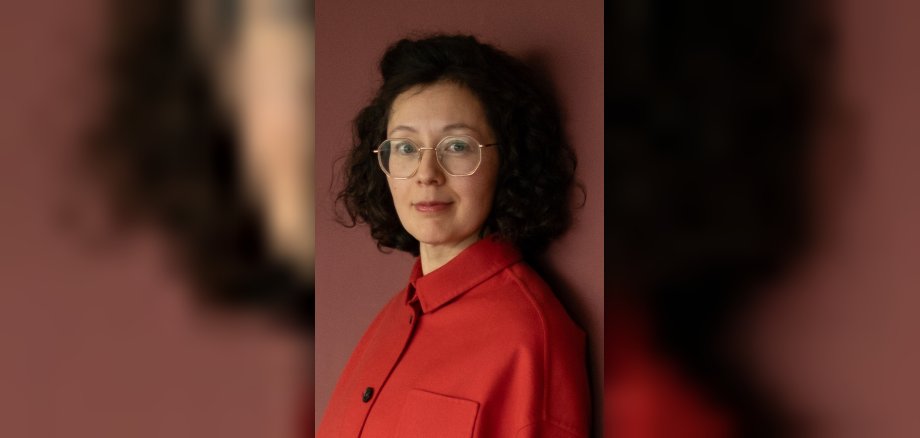 Die deutsch-japanische Autorin Yuko Kuhn liest am 20. Oktober 2025 in der Kronberger Stadtbücherei aus ihrem Debütroman „Onigiri“.