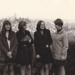 Am Anfang stand der Schüleraustausch: Das Foto zeigt einige der Teilnehmerinnen, die am ersten Austausch zwischen Aberystwyth und Kronberg im April 1968 teilnahmen. Am Anfang stand der Schüleraustausch: Das Foto zeigt einige der Teilnehmerinnen, die am ersten Austausch zwischen Aberystwyth und Kronberg im April 1968 teilnahmen.