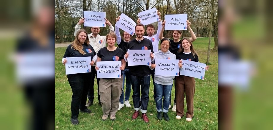Gemeinsam mit seinen Kolleginnen und Kollegen aus den anderen beteiligten Kommunen hat Kronbergs Klimaschutzmanager Friedrich Horn (vorn, Mitte) ein Programm zusammengestellt, das das Thema Klimaschutz aus ganz unterschiedlichen Blickwinkeln in den Fokus rückt.