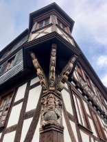 2.)	Der Erker am Haus „Drei Ritter“ ist ein besonderer Hingucker und bestärkt die Annahme, dass das Gebäude in früheren Jahrhunderten als Rathaus diente.
