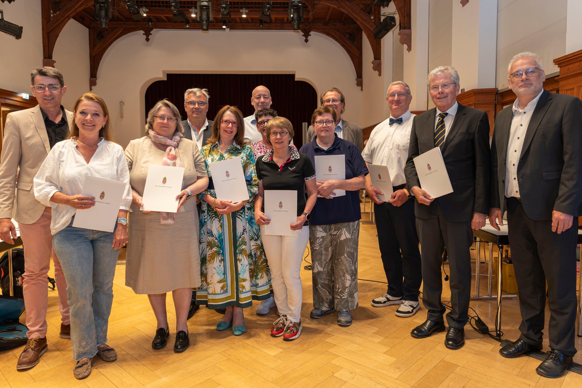 Dem neuformierten Magistrat der Stadt Kronberg im Taunus gehören elf ehrenamtliche Stadträtinnen und Stadträte sowie die beiden hauptamtlichen Mitglieder, Bürgermeister Christoph König (re.) und Erster Stadtrat Heiko Wolf (li.), an.