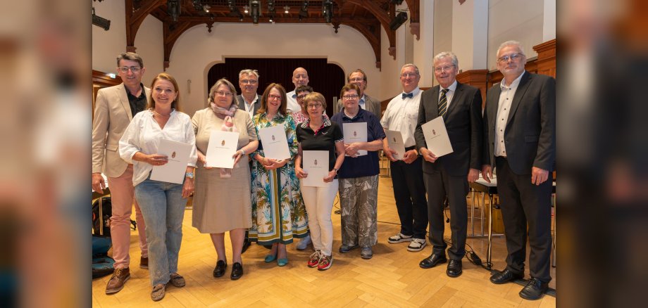 Dem neuformierten Magistrat der Stadt Kronberg im Taunus gehören elf ehrenamtliche Stadträtinnen und Stadträte sowie die beiden hauptamtlichen Mitglieder, Bürgermeister Christoph König (re.) und Erster Stadtrat Heiko Wolf (li.), an.