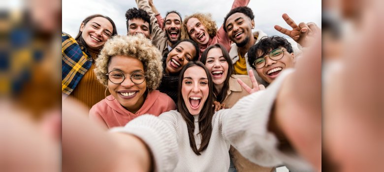 Multiracial friends taking big group selfie shot smiling at camera - Laughing young people standing outdoor and having fun - Cheerful students portrait outside school - Human resources concept